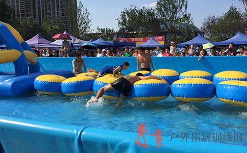 水上冲关